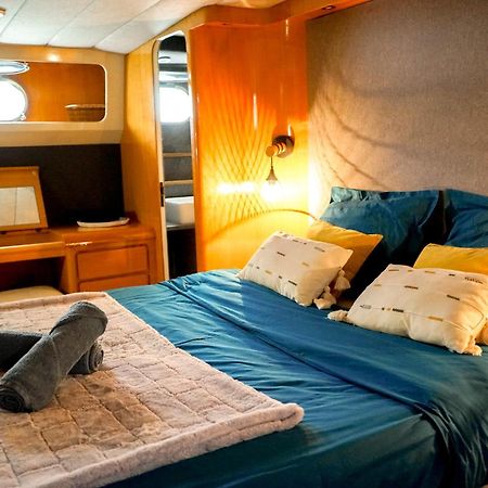 Отель Yacht Aquamarina Vieux Port La Rochelle Ла-Рошель Экстерьер фото