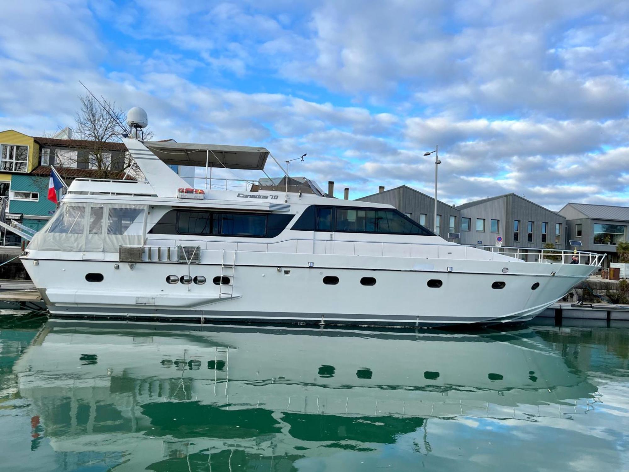 Отель Yacht Aquamarina Vieux Port La Rochelle Ла-Рошель Экстерьер фото