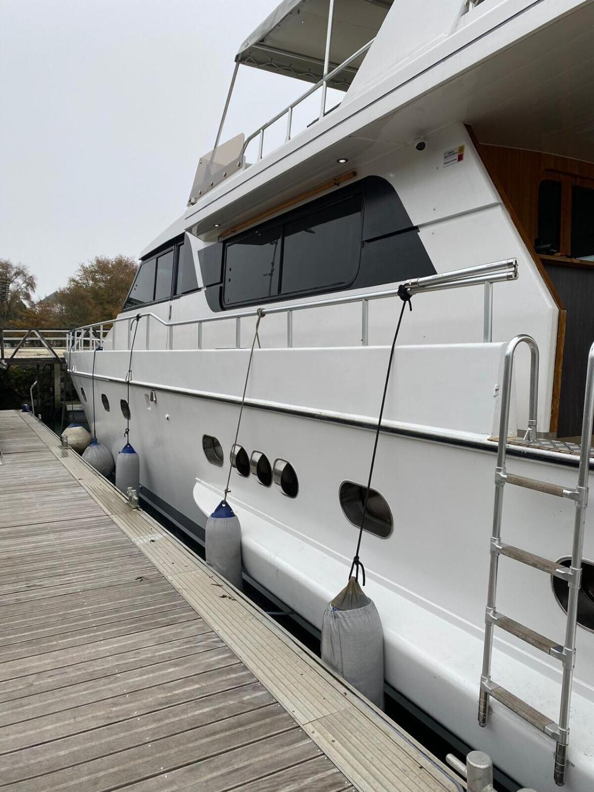 Отель Yacht Aquamarina Vieux Port La Rochelle Ла-Рошель Экстерьер фото