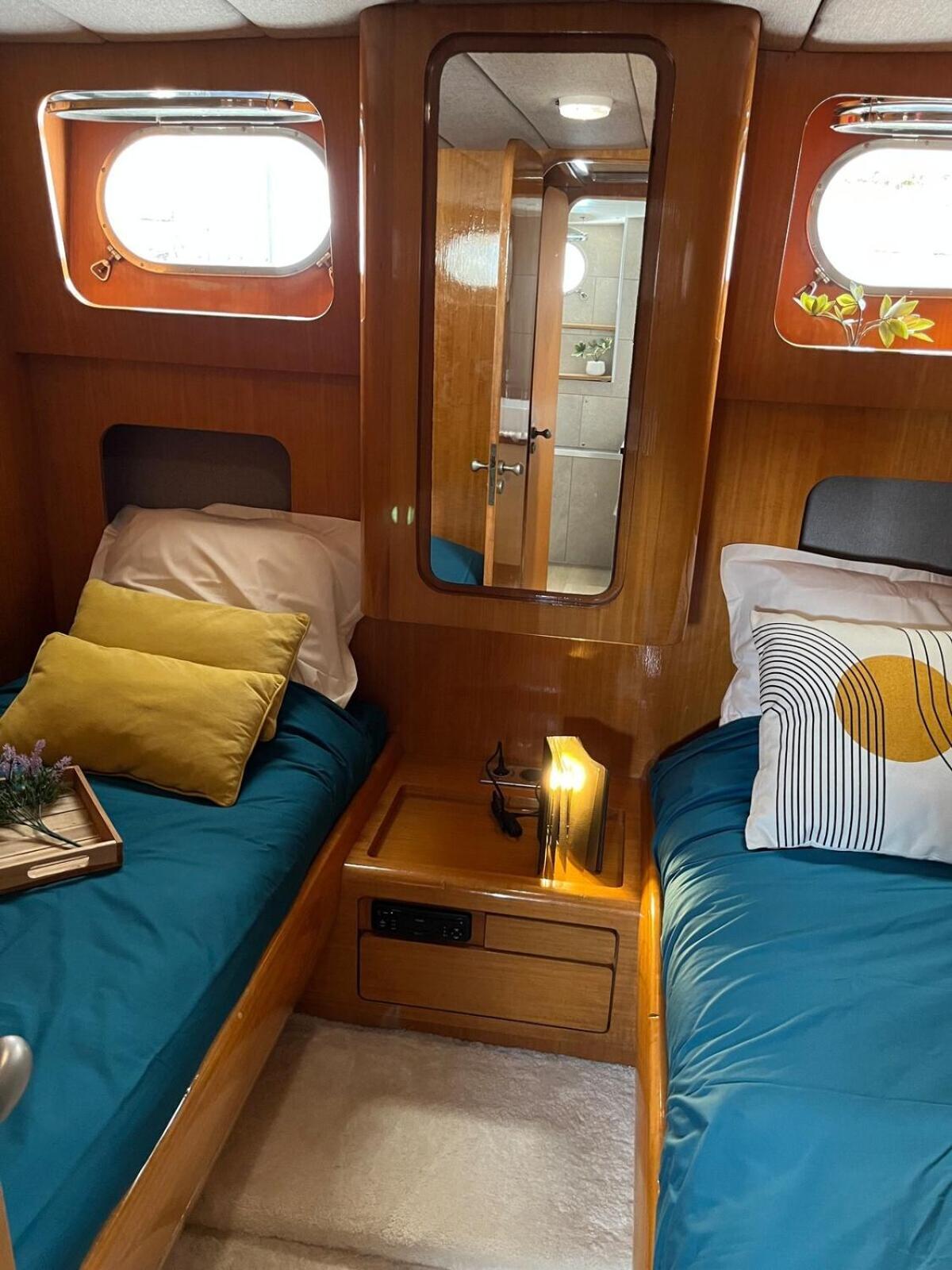 Отель Yacht Aquamarina Vieux Port La Rochelle Ла-Рошель Экстерьер фото