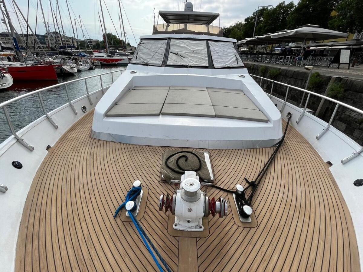 Отель Yacht Aquamarina Vieux Port La Rochelle Ла-Рошель Экстерьер фото