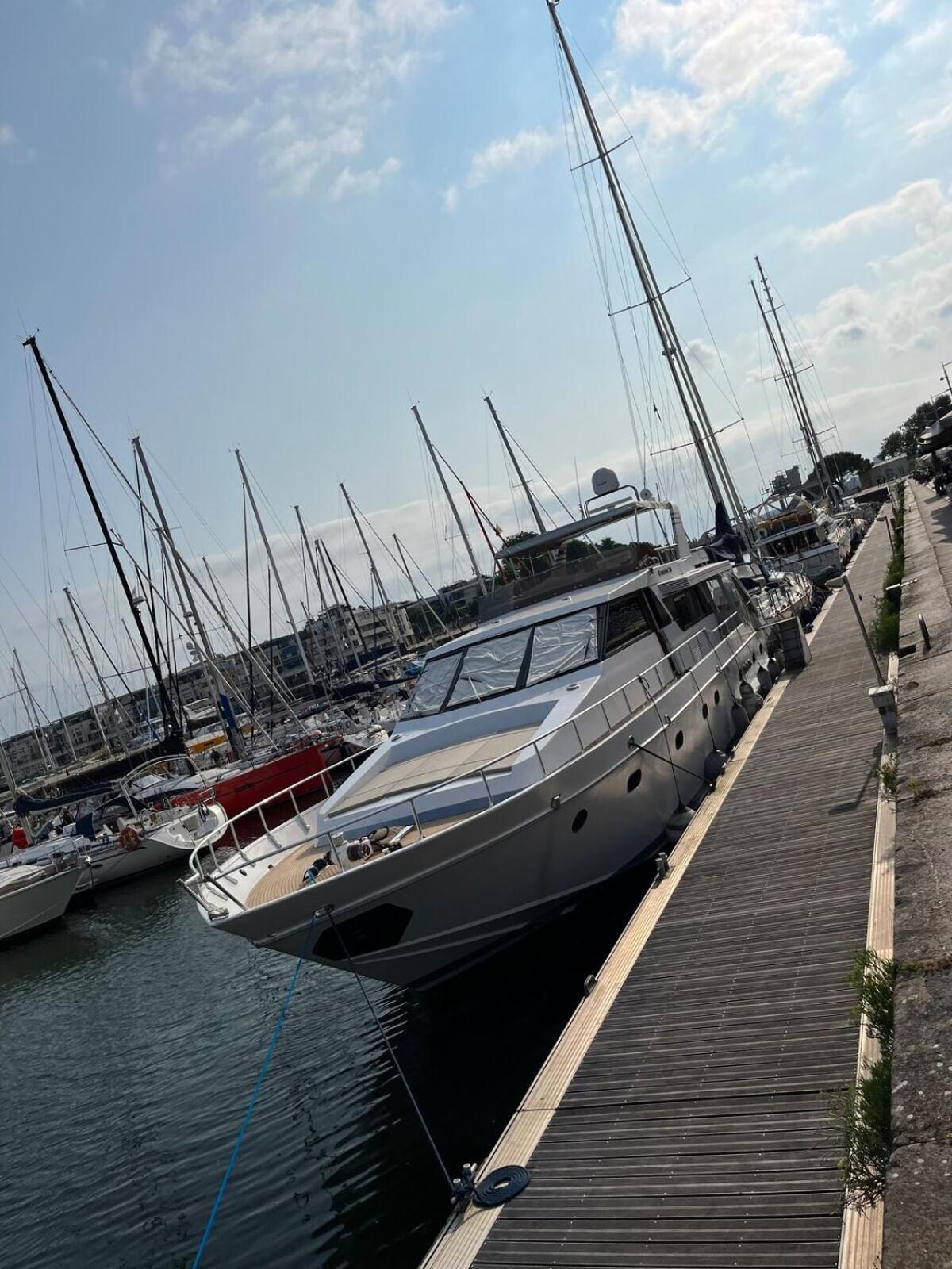 Отель Yacht Aquamarina Vieux Port La Rochelle Ла-Рошель Экстерьер фото