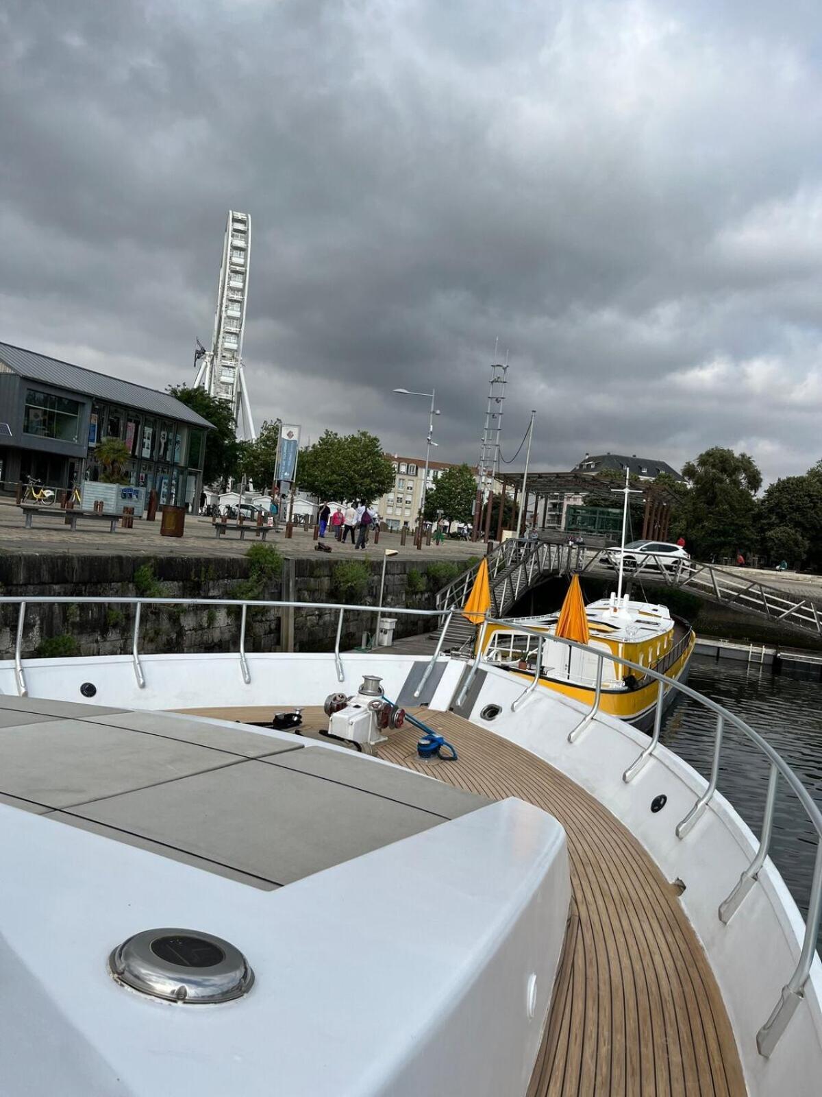 Отель Yacht Aquamarina Vieux Port La Rochelle Ла-Рошель Экстерьер фото