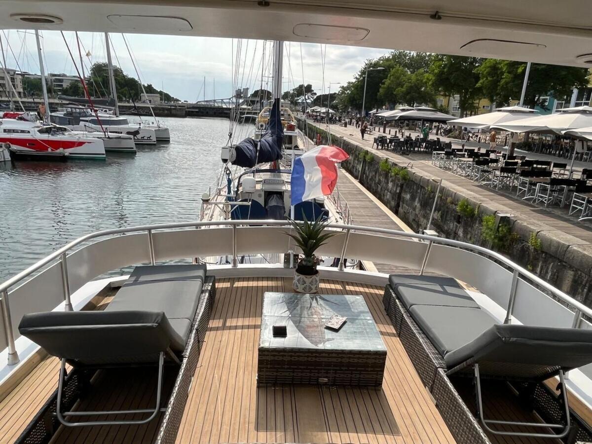 Отель Yacht Aquamarina Vieux Port La Rochelle Ла-Рошель Экстерьер фото