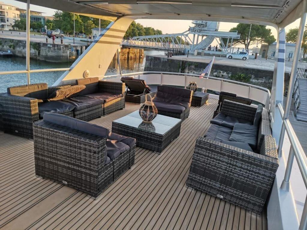 Отель Yacht Aquamarina Vieux Port La Rochelle Ла-Рошель Экстерьер фото