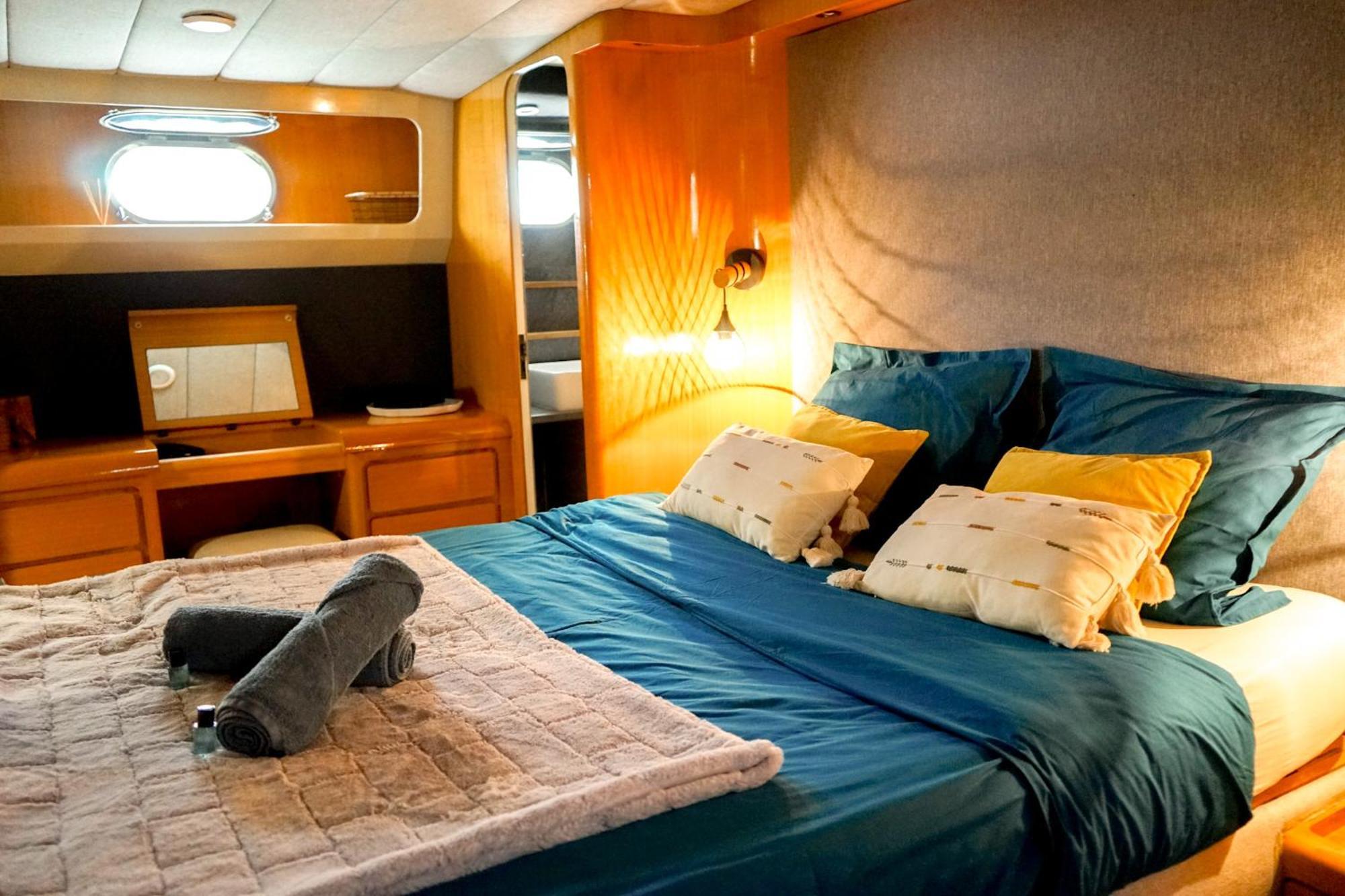Отель Yacht Aquamarina Vieux Port La Rochelle Ла-Рошель Экстерьер фото