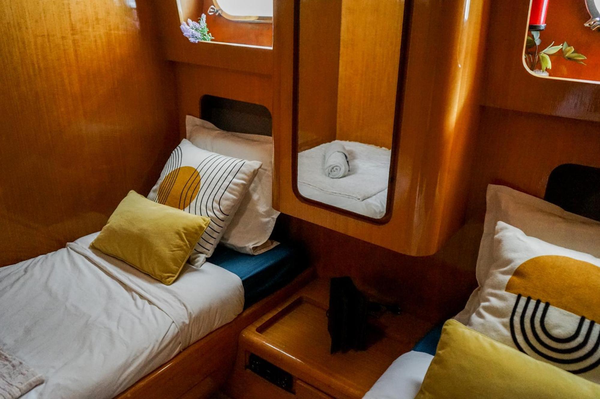 Отель Yacht Aquamarina Vieux Port La Rochelle Ла-Рошель Экстерьер фото